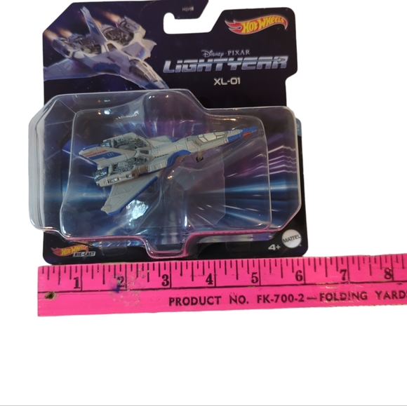 Hot Wheels die-cast Pixar Lightyear Fleet Starship 3pc set. - Picture 6 of 7